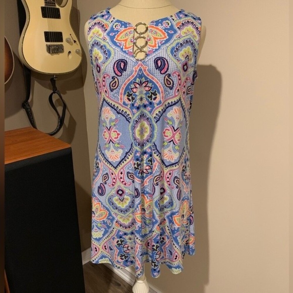 Ivy Lane petite medium dress with silver hardware. Predominantly blue pattern